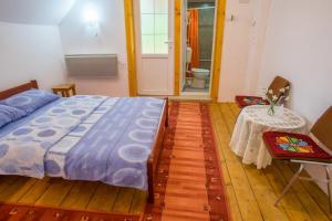 Postel nebo postele na pokoji v ubytování Family farm Jezera