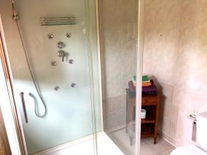 Ένα μπάνιο στο Spacieuse villa à Proissans avec piscine privée +26 φωτογραφίες