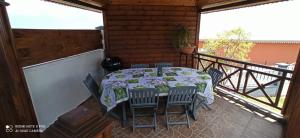 Balkón nebo terasa v ubytování Maison chaleureuse dans un cadre calme et agréable