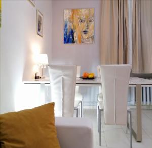 Część wypoczynkowa w obiekcie Metro Wilson Apartment
