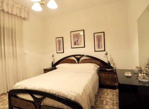 Łóżko lub łóżka w pokoju w obiekcie 4 bedrooms villa with private pool enclosed garden and wifi at Olocau