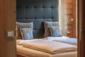 מיטה או מיטות בחדר ב-Chalet Residence Alpinflair