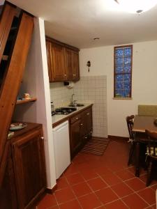 Kuchyň nebo kuchyňský kout v ubytování Lo chalet Biancaneve
