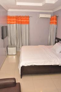 A bed or beds in a room at Haute Aparthotel