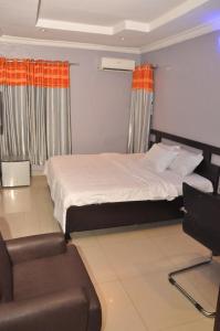 A bed or beds in a room at Haute Aparthotel