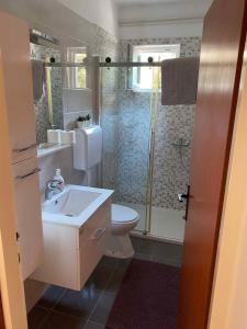Kúpeľňa v ubytovaní Apartment Kampor 2