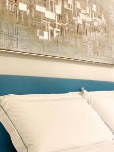 A bed or beds in a room at La Ripa Camere Vernazza - The Spinnaker Suite