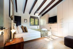 Postel nebo postele na pokoji v ubytování Villa Palmeras Sitges Hills + 36 fotografií