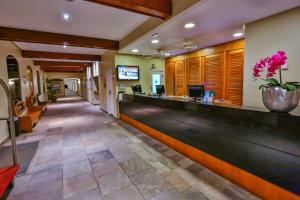 a lobby with a bowling alley in a hotel at Sun Valley Marília by Atlantica in Marília +59 photos