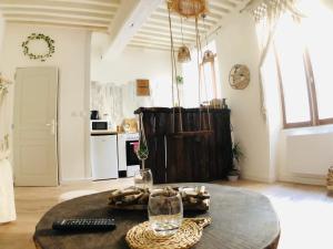 a living room with a table with a remote control at LE BALI, T2, Hyper centre in Mâcon
