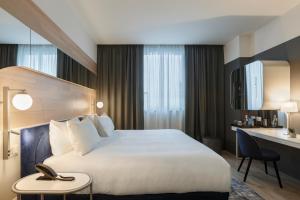 Postel nebo postele na pokoji v ubytování voco Milan-Fiere by IHG