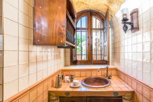 A bathroom at Cazorla Casas Cueva