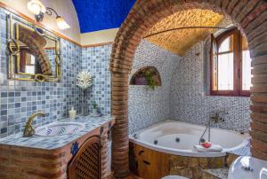 A bathroom at Cazorla Casas Cueva