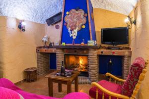 A television and/or entertainment centre at Cazorla Casas Cueva