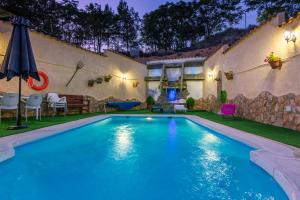 The swimming pool at or close to Cazorla Casas Cueva
