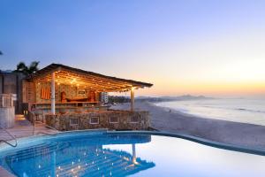 A piscina em ou perto de Hear the waves! Amazing beachfront condo with unbeatable views!