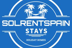 un logotipo para las casas de vacaciones en español dorado en Bayview -Superb Luxurious Sea View Penthouse with private hot tub by Solrentspain en Benalmádena