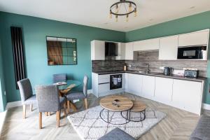 Nhà bếp/bếp nhỏ tại Ty Belgrave - Apartment 3 +30 ảnh
