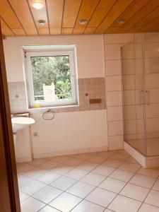 Ein Badezimmer in der Unterkunft Luftkurort, Perle des Neckartals