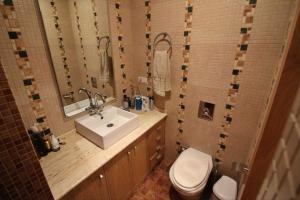 A bathroom at Ático Anllóns