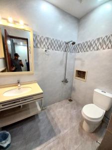 Vonios kambarys apgyvendinimo įstaigoje Bahria V&A Phase-2