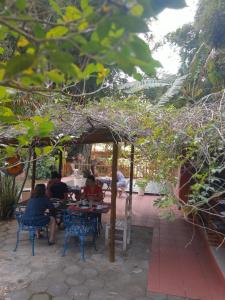Um jardim em Pousada Casa Azul