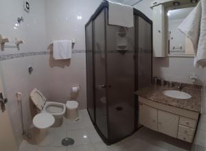 Ett badrum på Flat no APART-HOTEL Cavalinho Branco com PISCINA AQUECIDA 1D8