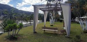สวนหย่อมนอก Flat no APART-HOTEL Cavalinho Branco com PISCINA AQUECIDA 1D8
