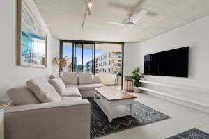 พื้นที่นั่งเล่นของ Premium Bondi Beach 2 Bedroom with Beach view and parking