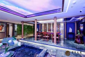 Bazén v ubytování Beijing Guangdong Hotel nebo v jeho okolí