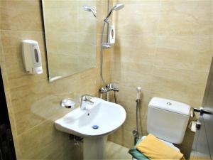 Abu Hail Star Residence - Home Stay的一间浴室