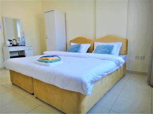 Abu Hail Star Residence - Home Stay客房内的一张或多张床位
