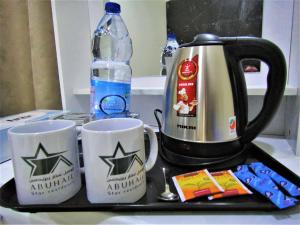 Abu Hail Star Residence - Home Stay的咖啡和沏茶工具