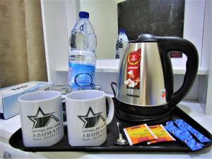 Abu Hail Star Residence - Home Stay的咖啡和沏茶工具