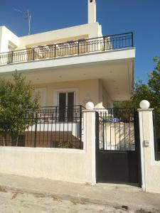 A balcony or terrace at Evelyn's House