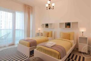 Postel nebo postele na pokoji v ubytování AIRDHP MARINA & SEA VIEW Modern 3 BED