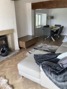 Prostor za sedenje u objektu Lazy Days Cottage