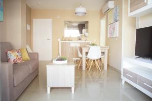 Telewizja i/lub zestaw kina domowego w obiekcie Miramar Primera Linea de playa