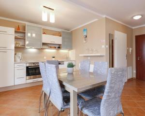 Kuchnia lub aneks kuchenny w obiekcie Promenada by Baltic Home