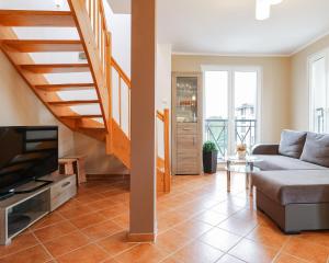 Telewizja i/lub zestaw kina domowego w obiekcie Promenada by Baltic Home