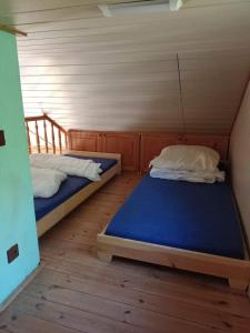 Tempat tidur dalam kamar di Agroturystyka na wsi w borach tucholskich