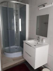 Kúpeľňa v ubytovaní Hotellerie Normande