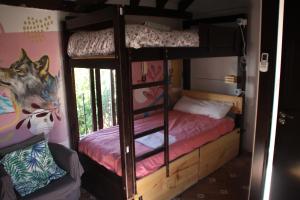 Dviaukštė lova arba lovos apgyvendinimo įstaigoje Oripando Hostel
