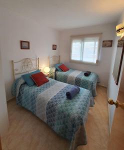 a bedroom with three beds with pillows on them at VANCOUVER en SALOU in Salou