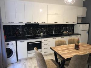 Kuchyň nebo kuchyňský kout v ubytování Home Center + 22 fotografií