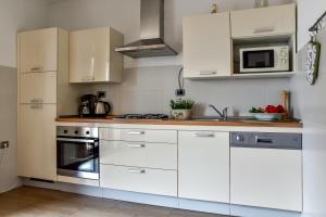 Kuchyň nebo kuchyňský kout v ubytování Apartman Grabar