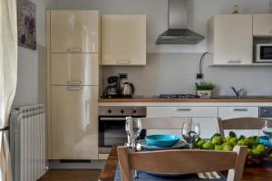 Kuchyň nebo kuchyňský kout v ubytování Apartman Grabar