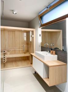 a bathroom with a sink and a tub at Haus Meerling in Rerik