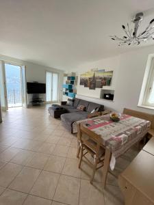 Χώρος καθιστικού στο Cottage il Cigno con accesso al lago - Como Lake