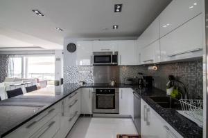 Kjøkken eller kjøkkenkrok på Skyline Luxury 5 Star Condo